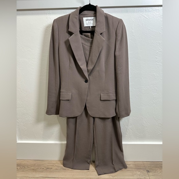 SPANX Woman’s Carefree Crepe Blazer and Pants Set